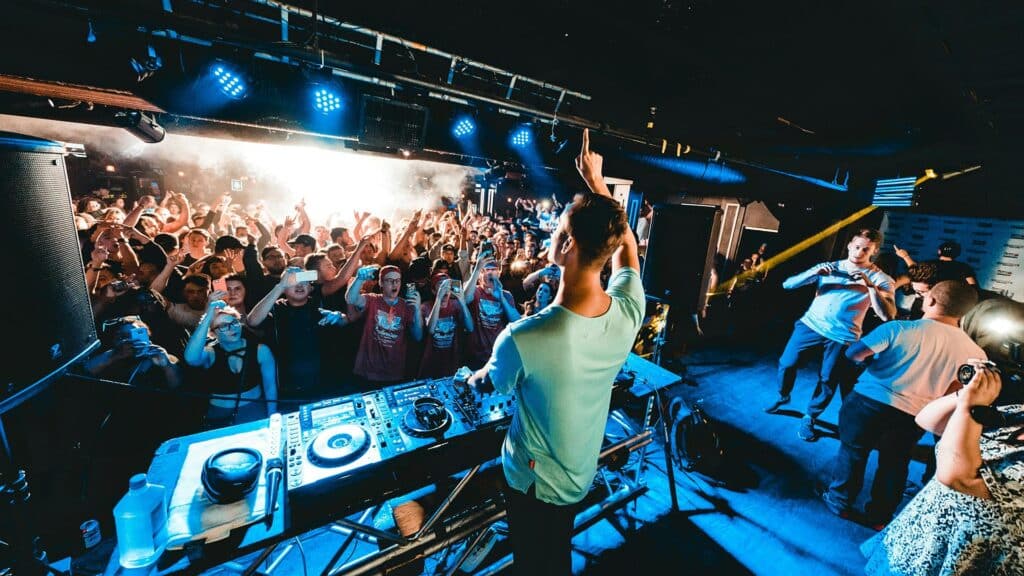 London DJ Academy- learn to dj with London at london’s best dj academy find dj courses from beginner to advanced with our expert tutors with 25 years experience.