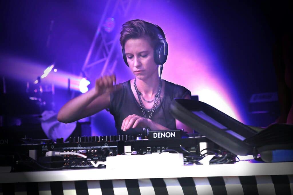 London DJ Academy- learn to dj with London at london’s best dj academy find dj courses from beginner to advanced with our expert tutors with 25 years experience.