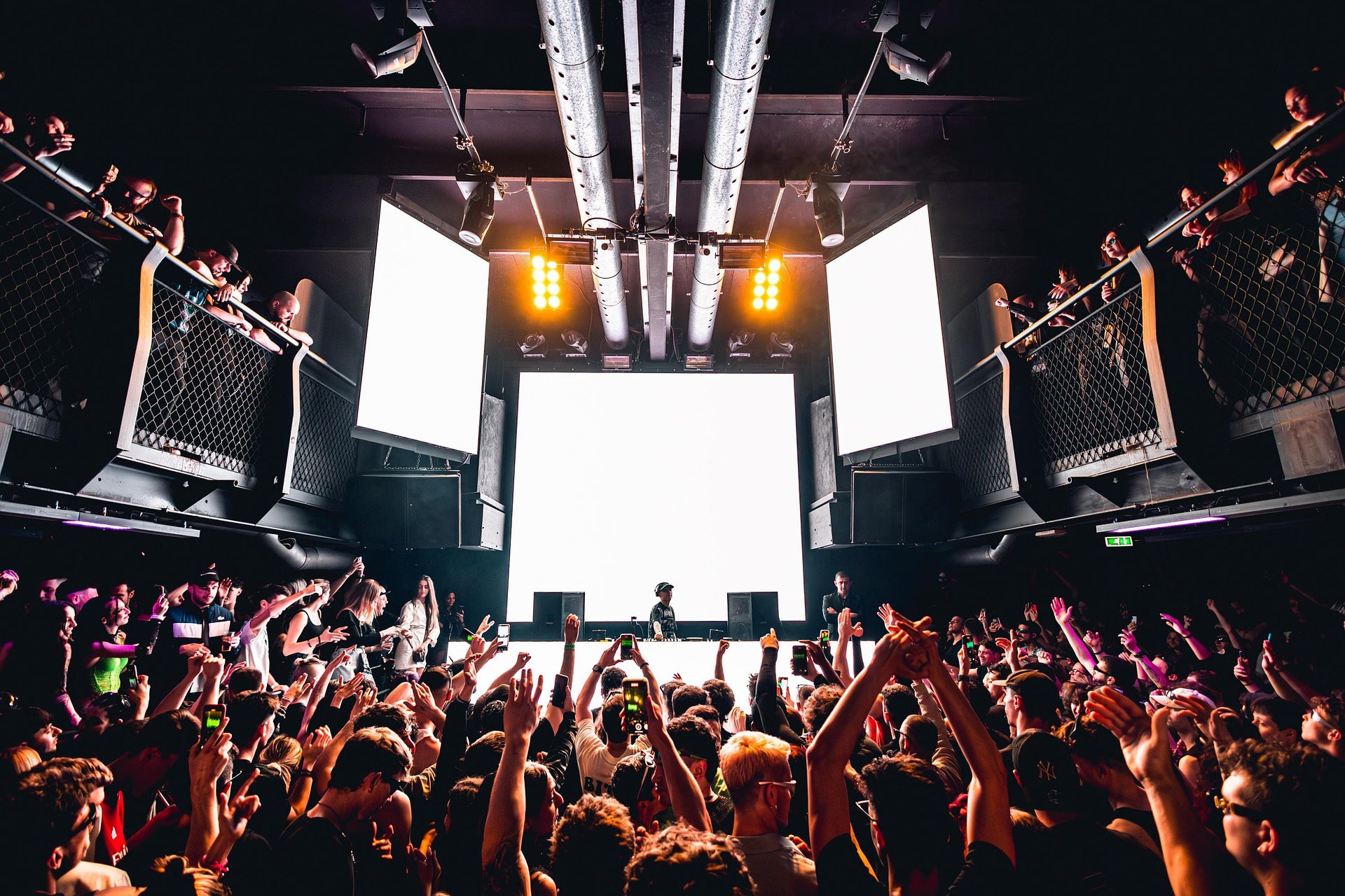 London DJ Academy- learn to dj with London at london’s best dj academy find dj courses from beginner to advanced with our expert tutors with 25 years experience.
