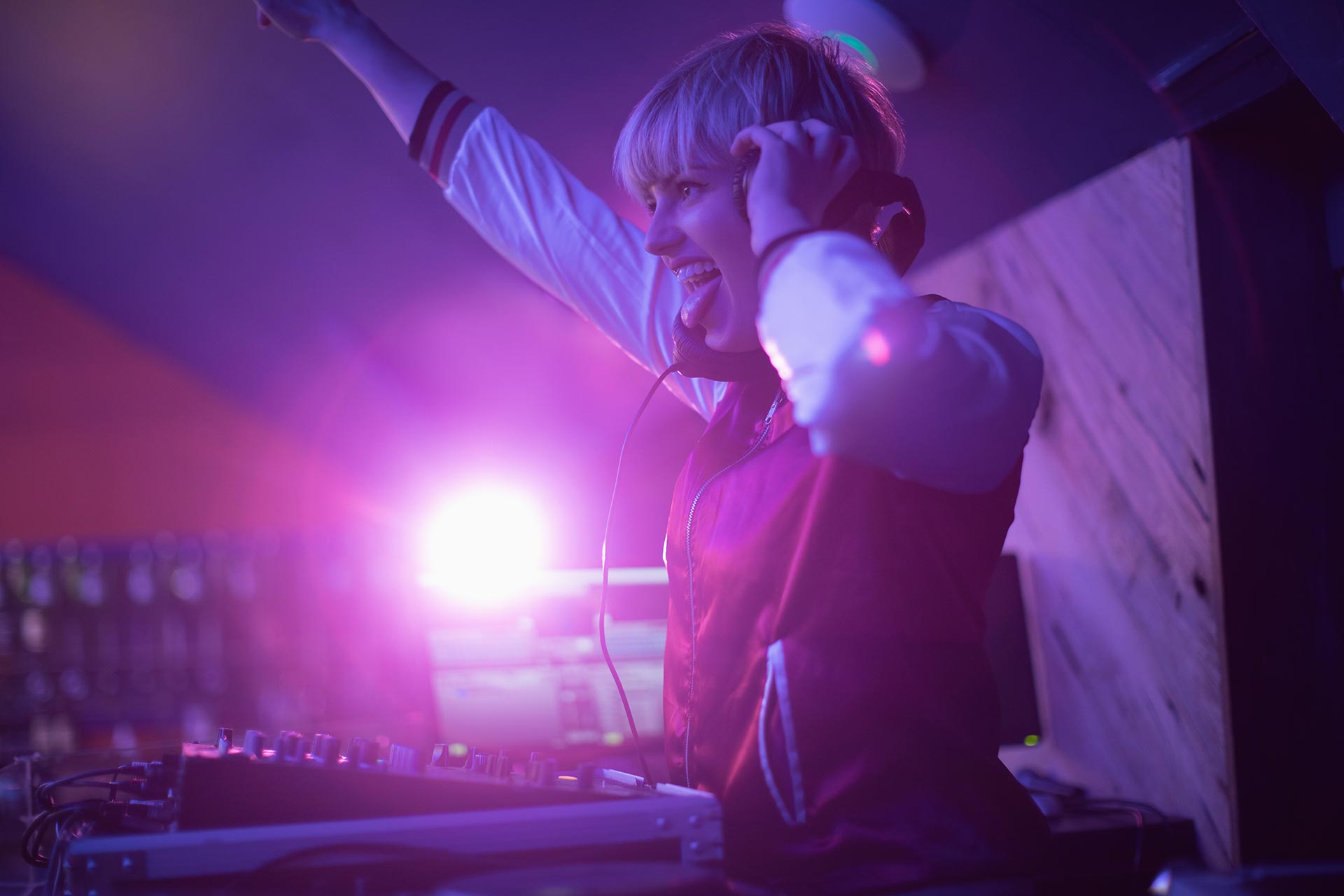 Best DJ Course in LOndon - One-to-One DJ Lessons - DJ Lessons at London DJ Academy in London