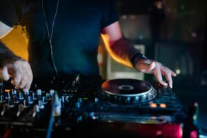 How Can DJ Lessons in London Help You Become a Professional DJ? | London DJ Academy