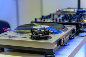 How to DJ with Vinyl? | Learn DJing at London DJ Academy