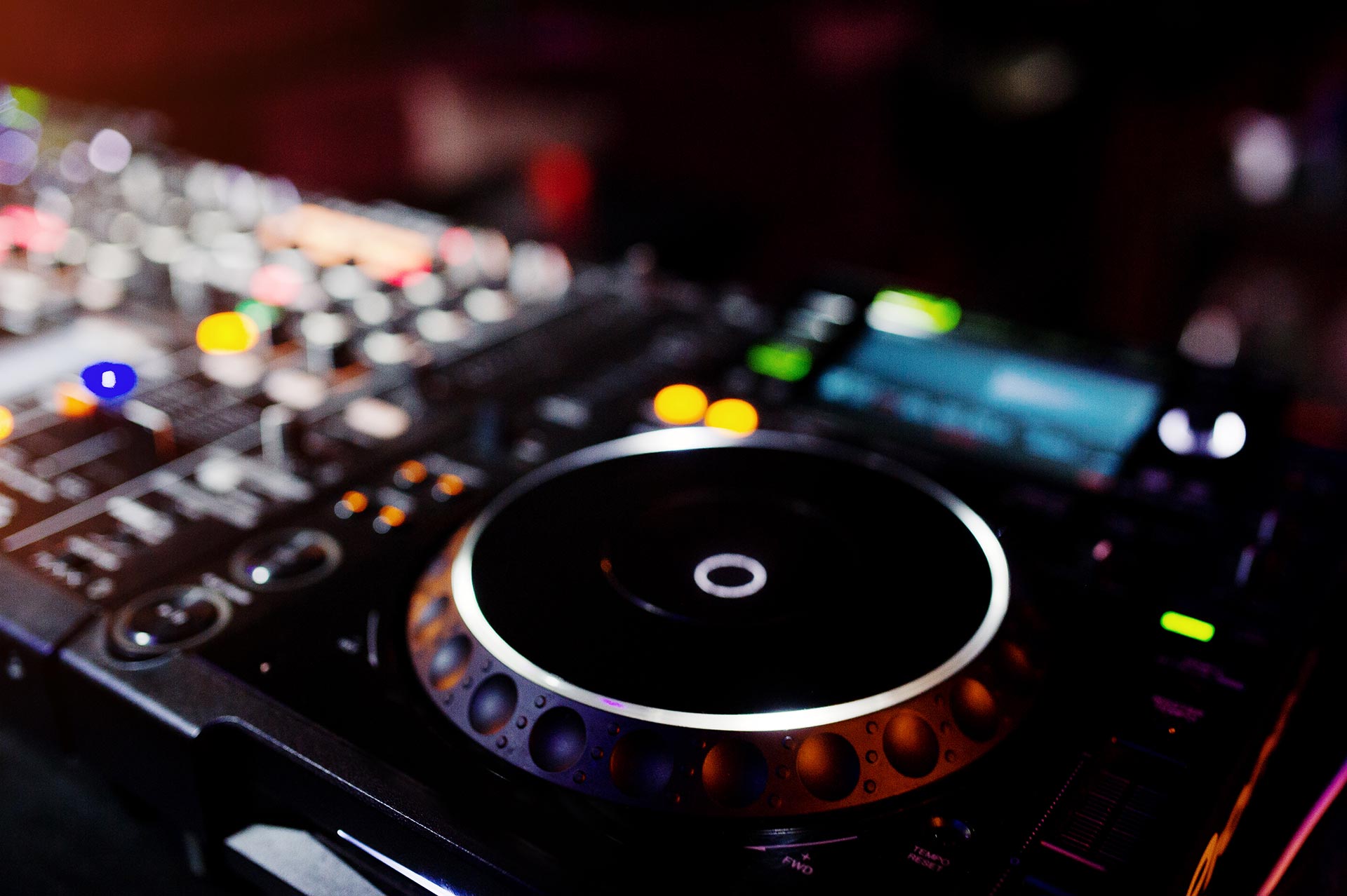 How Do DJ Lessons in London Help You Build a DJ Career? | London DJ Academy