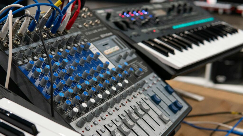 How Do DJ Lessons in London Help You Master Music Production? | London DJ Academy