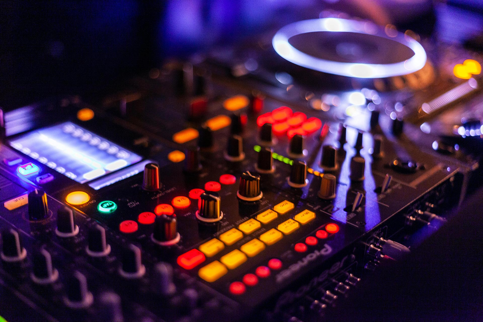 What makes private dj lessons in london the best way to learn to dj