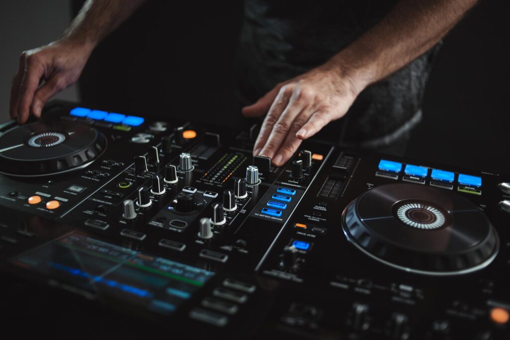 Why Are DJ Lessons in London a Game Changer for Aspiring DJs? | London DJ Academy