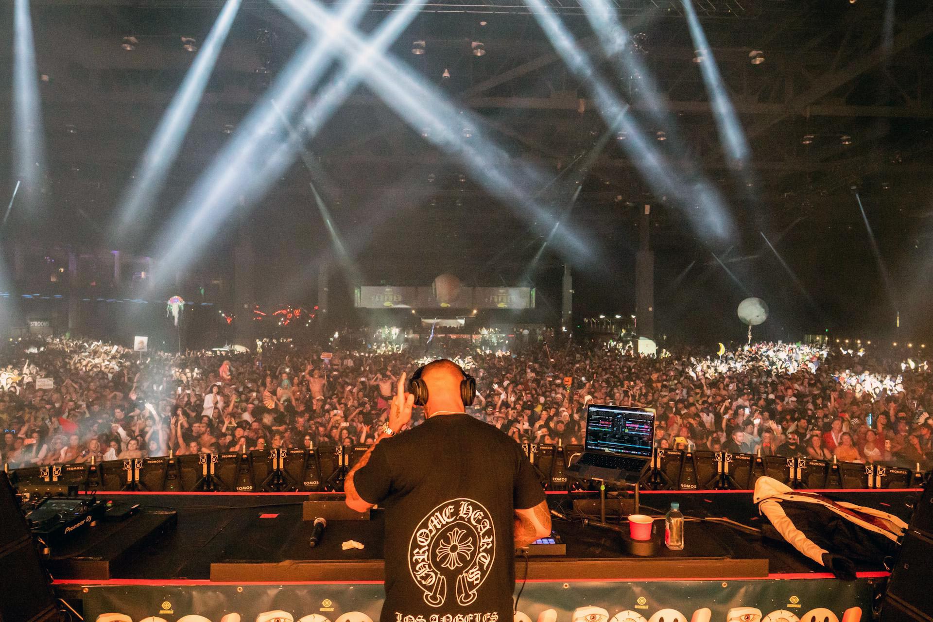 Learn To DJ In Camden North London With London-DJ Academy DJ School. DJ Lessons From Beginner To-Advanced