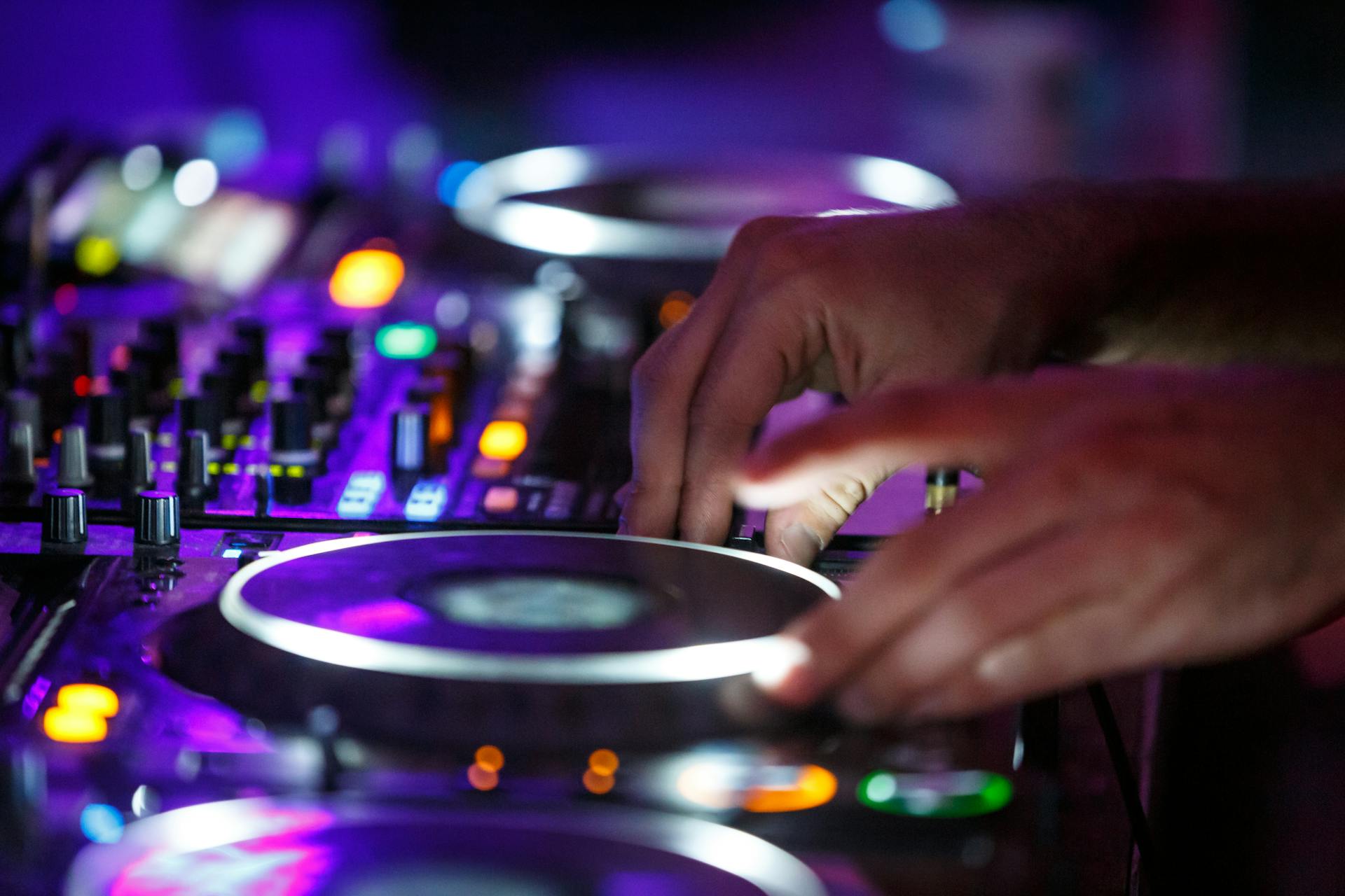 London DJ Academy. Learn to DJ Like A Pro At 8 London Studios across all areas of London