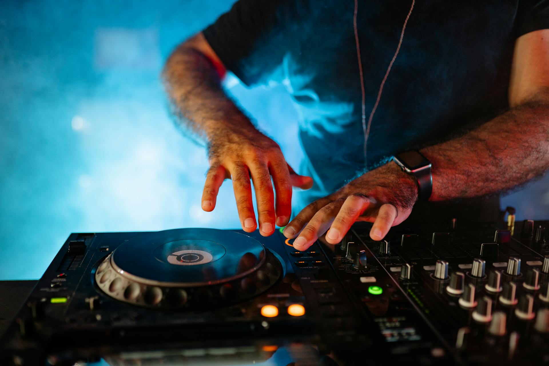 London DJ Academy. Learn to DJ Like A Pro At 8 London Studios across all areas of London